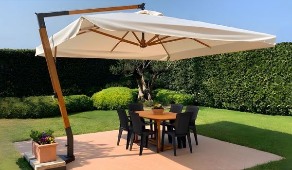 ombrellone a braccio da giardino