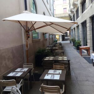 mezzo ombrelloni in legno per dehor