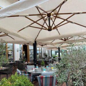 ombrellone multibraccio con stecche in legno