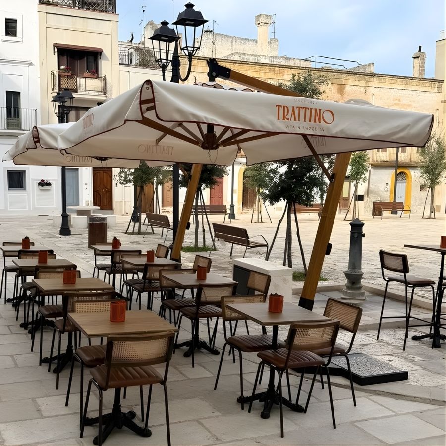 ombrellone per esterno bar cittadino personalizzato con logo